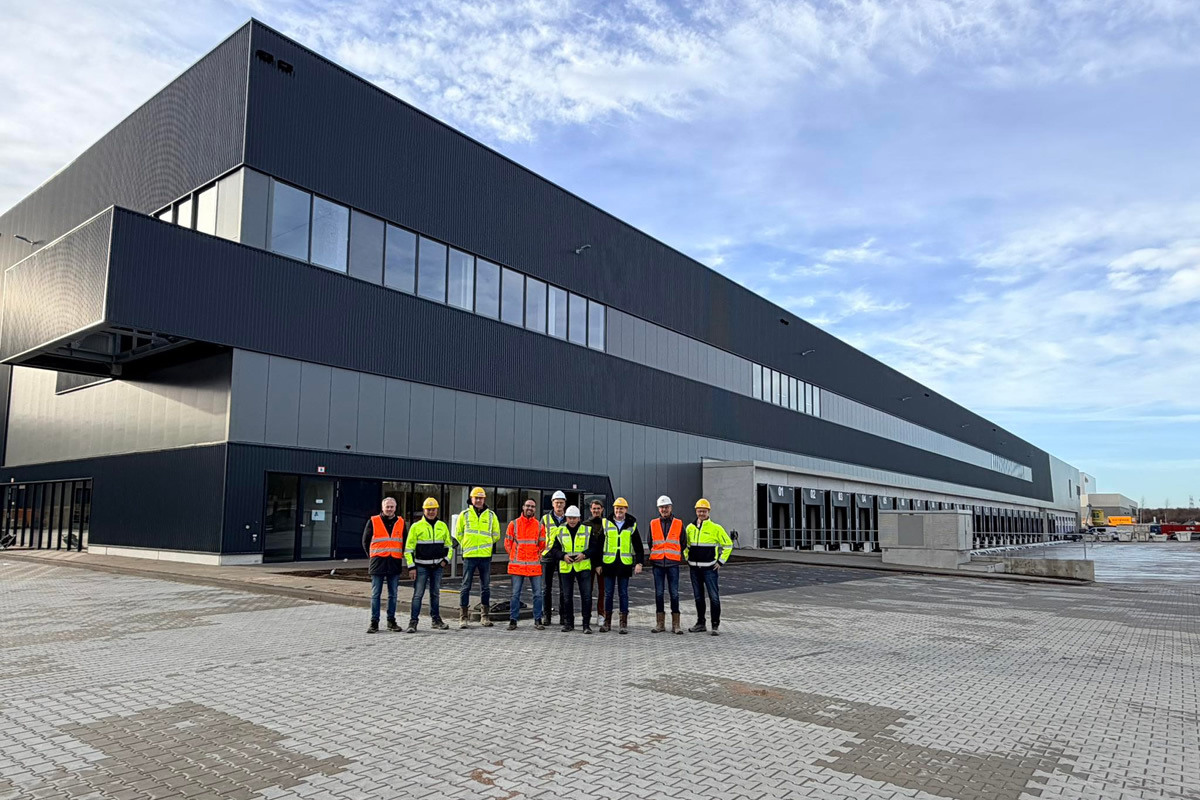 Kivits Logistics Group - distribution center in Ridderkerk with Panel Montage team